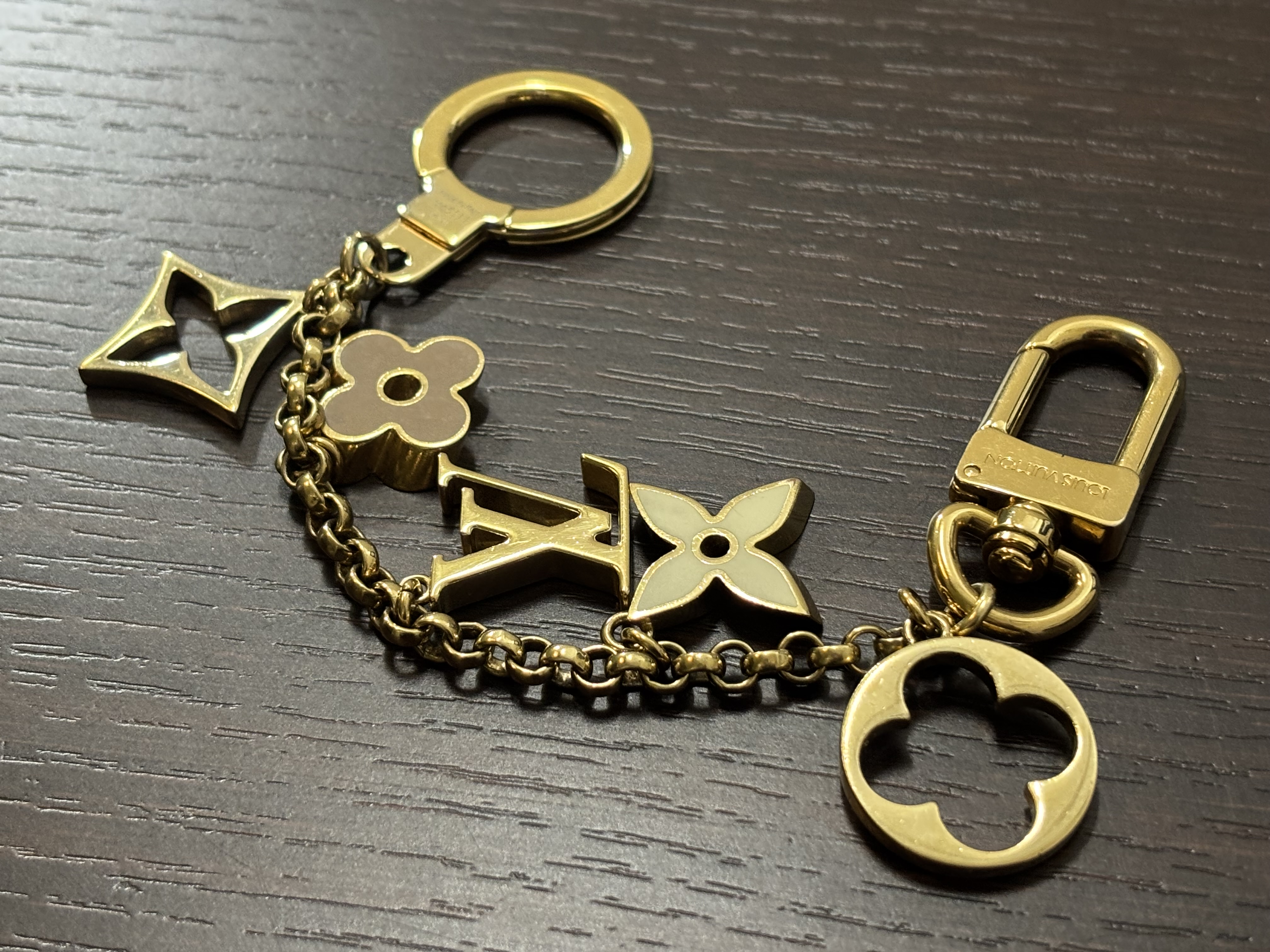 おしゃれに楽しむ！イミテーションアクセサリーのスタイリング術