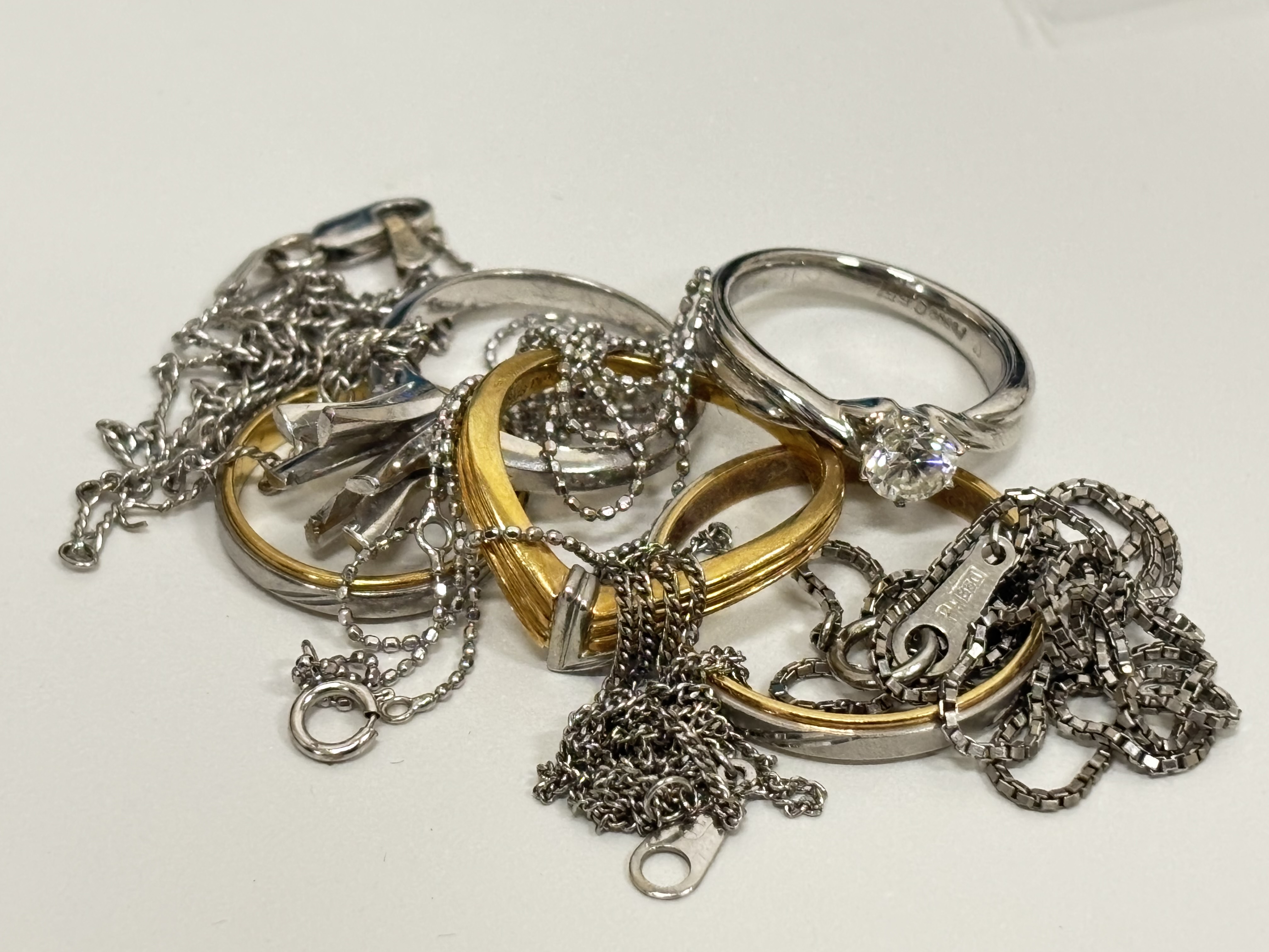 貴金属査定のプロにお任せ